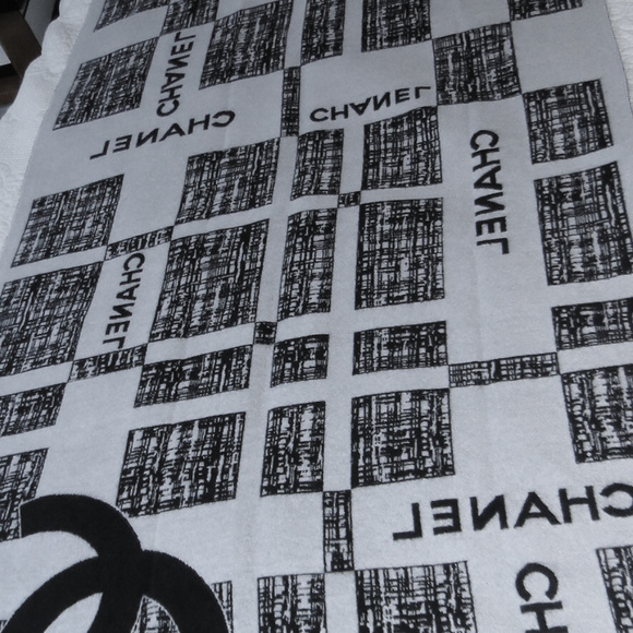 CHANEL SCARF - Picture 7 of 8